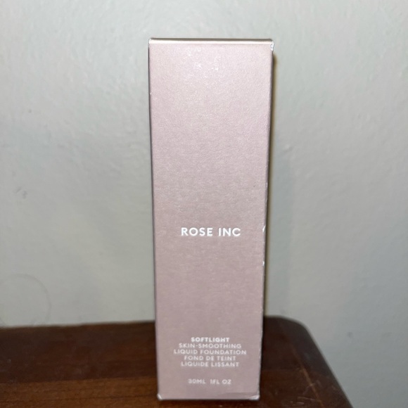 Rose Inc Softlight Skin Smoothing Hydrating Non-Comedogenic Foundation - Picture 3 of 3